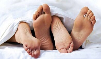 How is the human papilloma virus spread